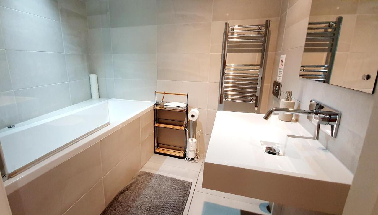 Superb 2 Beds 2 Baths New Apartment W/ Garden+Patio Bournemouth Exterior foto